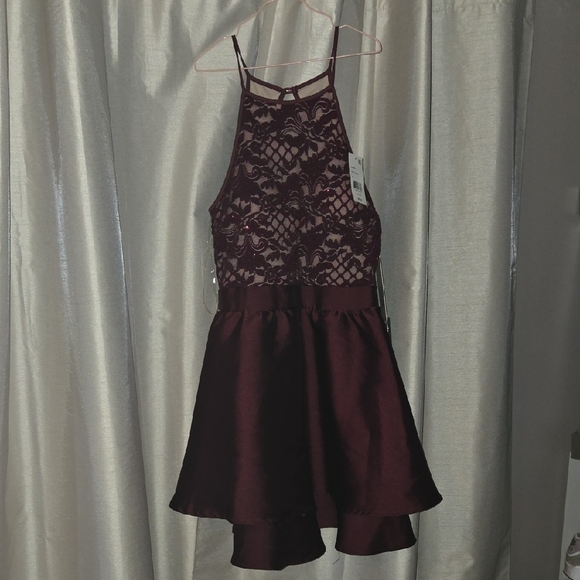 Elegant Burgundy  Dress - Picture 1 of 4